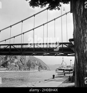 Brücke über die Donau bei Passau, Deutschland 1930er Jahre. Bridge over river Danube at Passau, Germany 1930s. Stock Photo