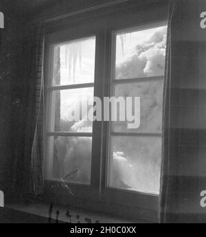 Ein Ausflug in ein Skigebiet in Bayern, Deutsches Reich 1930er Jahre. A trip to a Ski region in Bavaria, Germany 1930s. Stock Photo