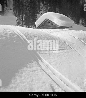 Ein Ausflug in ein Skigebiet in Bayern, Deutsches Reich 1930er Jahre. A trip to a Ski region in Bavaria, Germany 1930s. Stock Photo