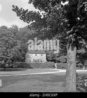 Das Gartenhaus des deutschen Dichters Johann Wolfgang von Goethe in Weimar, Deutschland 1930er Jahre. The garden house of German poet Johann Wolfgang von Goethe at Weimar, Germany 1930s. Stock Photo