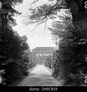 Schloss Berge, auch Haus Berge, in Gelsenkirchen Buer, Deutschland 1930er Jahre. Berge castle at Gelsenkirchen Buer, Germany 1930s- Stock Photo