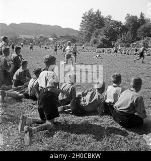 Hitlerjugend in Österreich bei einem Sportwettkampf, 1930er Jahre. Hitler youth of Austria at a sports competition, 1930s. Stock Photo