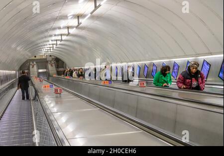 Bond Street underground station, London, UK. 12 October 2021. Despite facemasks being compulsory in London underground stations and trains (except for medical and health reasons), more travellers are now entering stations and travelling with no masks and no intervention from staff. Credit: Malcolm Park/Alamy Live News Stock Photo