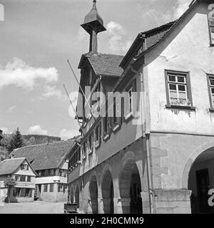 Rathaus in Alpirsbach im Schwarzwald, Deutschland 1930er Jahre. Alpirsbach city hall in the Black Forest region, Germany 1930s. Stock Photo