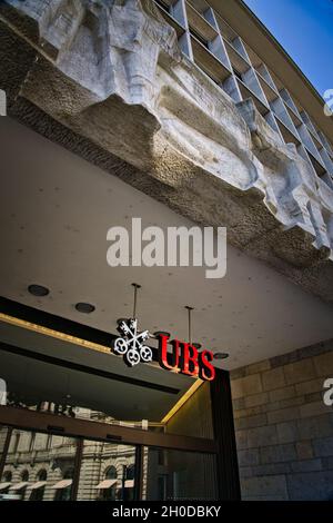 ZURICH, SWITZERLAND - Sep 18, 2021: A vertical shot of the main entrance of Bank UBS Headquarter, Paradeplatz, Zurich, Switzerland. Stock Photo