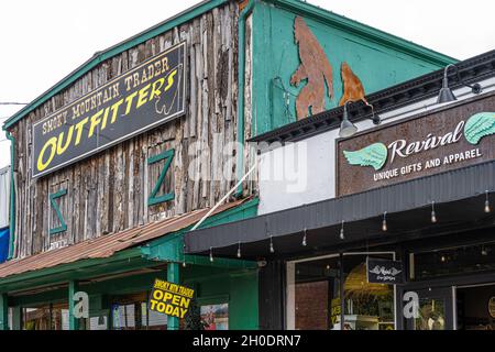 Unique local businesses on the Town Square at Cleveland, Georgia, in the Blue Ridge Mountains. (USA) Stock Photo