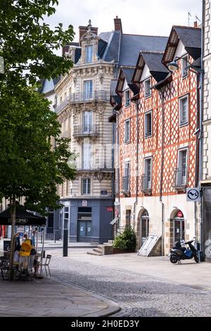 Rennes (Brittany, north western France): building facades in “rue de la Visitation” street and “place Sainte Anne” square, in the city centre. Facade Stock Photo