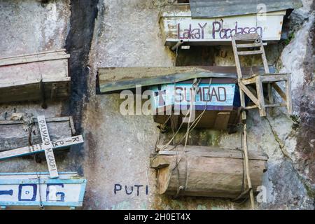 Traditional hanging coffins in Sagada, Mountain Province, Philippines Stock Photo