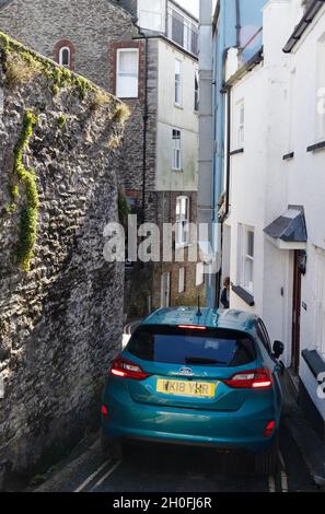 Cornwall narrow street - a car in difficulties due to satnav error on the narrow streets of Looe, Cornwall UK Stock Photo