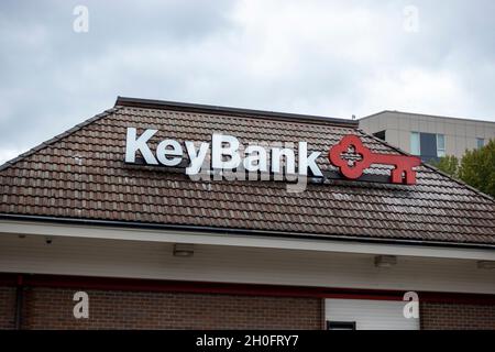 Redmond, WA USA - circa August 2021: View of a Key Bank on an overcast day. Stock Photo