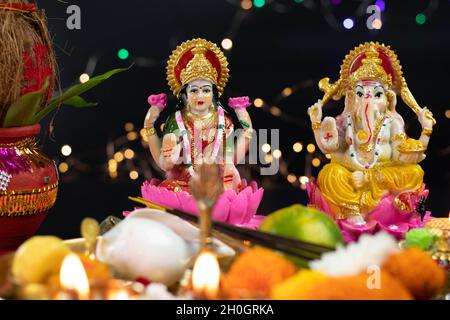 Statue of Ganesha at a traditional hindu wedding Stock Photo - Alamy