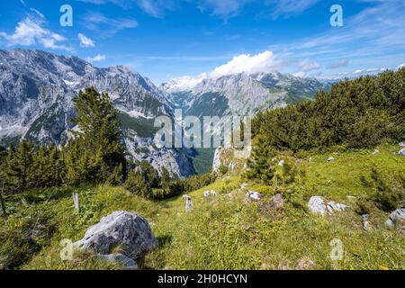 View into the Reintal, behind Zugspitze with glacier Zugspitzplatt, hiking trail to the Meilerhuette, Wetterstein Mountains, Garmisch-Partenkirchen Stock Photo