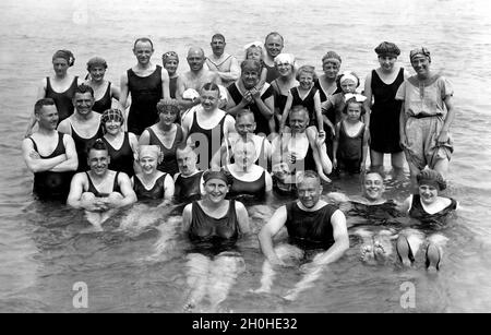 Bathing group on the beach, funny, laughing, summer holidays, holiday, joie de vivre, about 1930s, Baltic Sea, Binz, Ruegen, Mecklenburg-Western Stock Photo