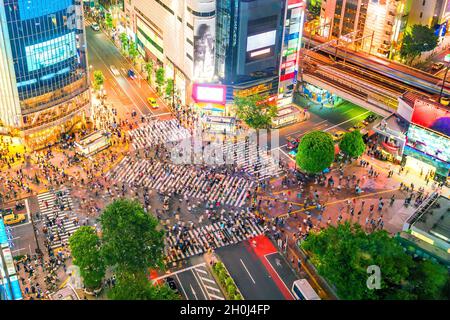 Shibuya Crossing from top view at twilight in Tokyo, Japan Stock Photo