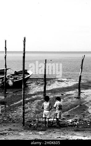 Documentary project, 'The Gulf of the Oblivion' 2005-2007..A documentary project about the poor population that live in the islands of the Gulf of Guayaquil. Children pass their time at the waters edge. Ecuador. Stock Photo