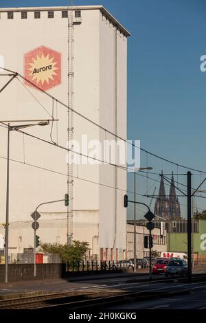 the Ellmill or Aurora mill in the Rhine port in the district Deutz, in the background the cathedral, Cologne, Germany.  die Ellmuehle oder Aurora Mueh Stock Photo