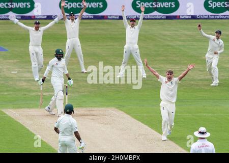 England’s Sam Curran appeals for the wicket of Pakistan’s Haris Sohali Stock Photo