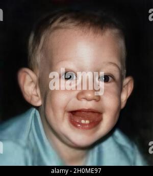 1985 , USA : The celebrated MARK ZUCKERBERG ( born 14 may 1984 ) when was a little boy aged around 10 months . American business INTERNET magnate , investor and media Web proprietor founder of  FACEBOOK company , owner of INSTAGRAM and WHAT'S UP . Unknown photographer .- INFORMATICA - INFORMATICO - INFORMATICS - COMPUTER TECHNOLOGY - INVENTORE - INVENTOR - HISTORY - FOTO STORICHE - TYCOON - personalità da bambino bambini da giovane - personality personalities when was young - INFANZIA - CHILDHOOD - BAMBINO - BAMBINI - CHILDREN - CHILD --- ARCHIVIO GBB Stock Photo