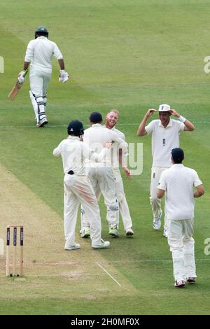 Pakistan captain Sarfaz Ahmed leaves the field as England’s Ben Stokes celebrates taking his wicket Stock Photo