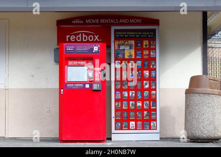 A Redbox dvd movie rental vending machine kiosk Stock Photo Alamy