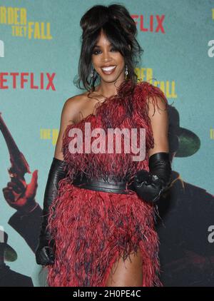 Los Angeles, USA. 13th Oct, 2021. Kelly Rowland arrives at THE HARDER THEY FALL Los Angeles Special Screening held at The Shrine in Los Angeles, CA on Wednesday, ?Octoberber 13, 2021. (Photo By Sthanlee B. Mirador/Sipa USA) Credit: Sipa USA/Alamy Live News Stock Photo