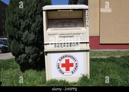 KNUROW, POLAND - MAY 11, 2021: Containers for second-hand clothes operated by Polish Red Cross (Polski Czerwony Krzyz) charity foundation in Stock Photo - Alamy