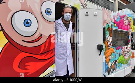 https://l450v.alamy.com/450v/2h0r0jw/erfurt-germany-14th-oct-2021-felix-blei-from-the-cooperation-partner-miraculix-from-jena-stands-in-the-mobile-laboratory-for-the-drug-checking-project-thuringia-wants-to-protect-party-goers-who-get-high-on-illegal-drugs-for-dancing-in-the-club-or-at-the-open-air-with-a-test-program-against-health-damage-since-recently-they-have-been-offered-the-opportunity-to-examine-the-substances-they-bring-to-the-party-for-the-exact-ingredients-and-their-concentration-with-a-mobile-test-credit-martin-schuttdpa-zentralbilddpaalamy-live-news-2h0r0jw.jpg