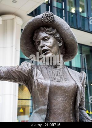 Statue of Emmeline Pankhurst, by Hazel Reeves, in St. Peter's Square ...