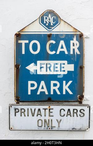 Old RAC sign pointing to a free car park Moffat, Dumfriesshire, Scotland, UK Stock Photo
