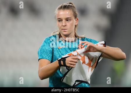 Turin, Italy, 13th October 2021. Jorja Fox of Chelsea FC during the warm up prior to the UEFA Womens Champions League match at Juventus Stadium, Turin. Picture credit should read: Jonathan Moscrop / Sportimage Credit: Sportimage/Alamy Live News Stock Photo