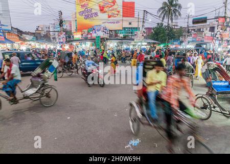 KHULNA, BANGLADESH - NOVEMBER 12, 2016: Street traffic in Khulna Bangladesh Stock Photo