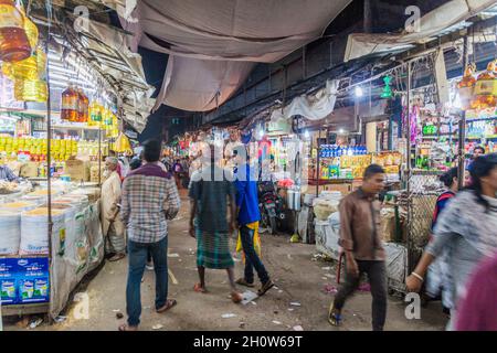 KHULNA, BANGLADESH - NOVEMBER 12, 2016: People on a market in Khulna, Bangladesh Stock Photo