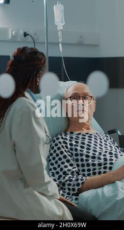 Nurse tending patient in intensive care at hospital Stock Photo - Alamy