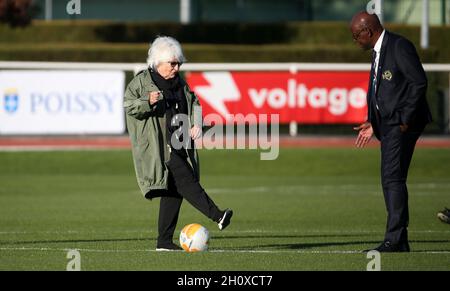 Poissy, France. 14th Oct, 2021. Catherine Lara, Marius Tresor kick off the friendly charity football match between Varietes Club de France (VCF) and CHI PSG (hopital de Poissy) to benefit Fondation des Hopitaux presided by Brigitte Macron, French President's wife, on October 14, 2021 at Stade Leo Lagrange in Poissy, France - Photo Jean Catuffe/DPPI Credit: DPPI Media/Alamy Live News Stock Photo