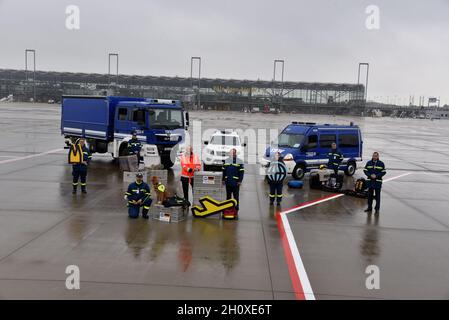 Cologne, Germany. 14th Oct, 2021. Johan Vanneste, Managing Director of Cologne Bonn Airport (red jacket) and Gerd Friedsam, President of the Federal Agency for Technical Relief, vehicles and staff at: Cologne Bonn Airport becomes the hub of the THW, Technical Relief Agency. Cooperation agreement was signed on the apron of CologneBonn Airport Credit: Horst Galuschka/dpa/Alamy Live News Stock Photo