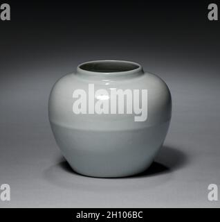 White glazed jar with 'hidden’' (anhua) design, 1500s–1600s. China, Jiangxi province, Jingdezhen kilns, Ming dynasty (1368-1644). Porcelain with 'sweet-white' (tianbai)-type glaze; overall: 13.9 x 16.4 cm (5 1/2 x 6 7/16 in.). Stock Photo