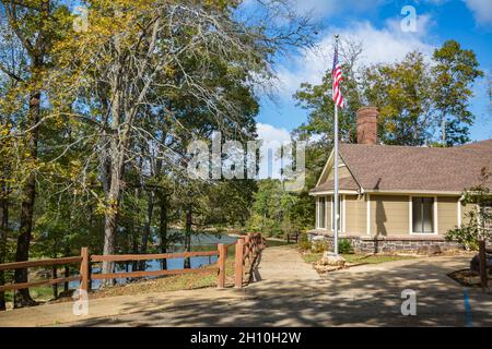 Visitor Center overlooking Lake Lee at Tombigbee State Park near Tupelo, Mississippi Stock Photo