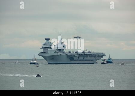 HMS Prince of Wales Arriving in Portsmouth Harbour Stock Photo