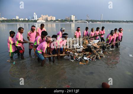 Howrah, India. 15th Oct, 2021. Durga idol immersion ceremony after the end of Durga Puja at the riverbank of the Ganges amid 2nd year of Covid-19 pandemic in India on Oct. 15, 2021. The worship of Goddess Durga in autumn is the biggest multi-day annual Hindu festival in northeastern India. (Photo by Biswarup Ganguly/Pacific Press/Sipa USA) Credit: Sipa USA/Alamy Live News Stock Photo