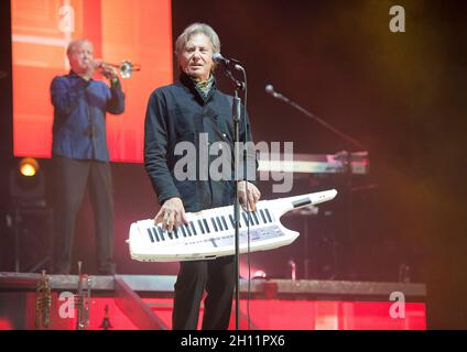 October 12, 2021 - Wilmington, North Carolina; USA - Musician ROBERT LAMM of the band CHICAGO performs live as their 2021 tour makes a stop at the Live Oak Bank Pavilion at Riverfront Park located in Wilmington. Copyright 2021 Jason Moore. (Credit Image: © Jason Moore/ZUMA Press Wire) Stock Photo