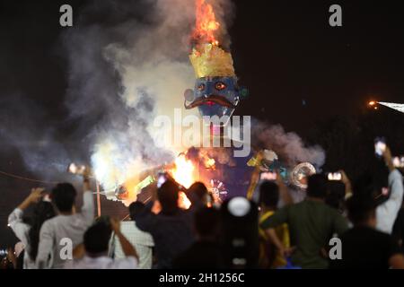 New Delhi, India. 15th Oct, 2021. People watch the burning of an effigy of demon Kumbhakarna, during the festival.Hindu festival of Dussehra at Lav Kush Ramlila. The 10 days are also known as Vijaydashami celebration, at the end of Navratri every year. The day marks Lord Ram's defeat over the evil king of the demon Ravana. Credit: SOPA Images Limited/Alamy Live News Stock Photo