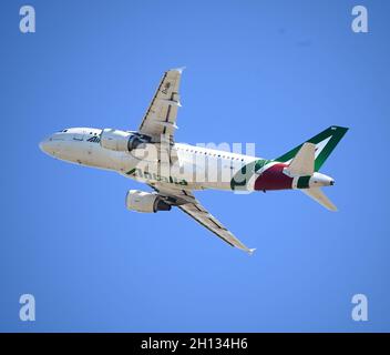 Rome, Italy. 15th Oct, 2021. An airplane of ITA (Italian Airline Transport) takes off from Rome's Fiumicimo airport in Rome, Italy, on Oct. 15, 2021. TO GO WITH 'Feature: Italy's flagship airline Alitalia operates last flight' Credit: Alberto Lingria/Xinhua/Alamy Live News Stock Photo