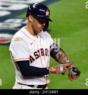 Download Carlos Correa Walk Gesture Wallpaper