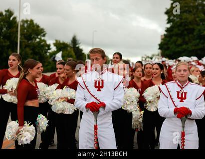 Bloomington, United States. 15th Oct, 2021. Members of the Indiana University Marching Hundred seen before the Indiana University Homecoming Parade. Student Groups participate in the Indiana University (IU) Homecoming Parade. The parade began on 17th Street and Woodlawn. (Photo by Jeremy Hogan/SOPA Images/Sipa USA) Credit: Sipa USA/Alamy Live News Stock Photo