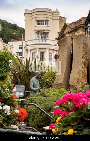 UK, England, Worcestershire, Great Malvern, Belle Vue gardens, sculptor Rose Garrard’s Edward Elgar statue and Enigma fountain Stock Photo