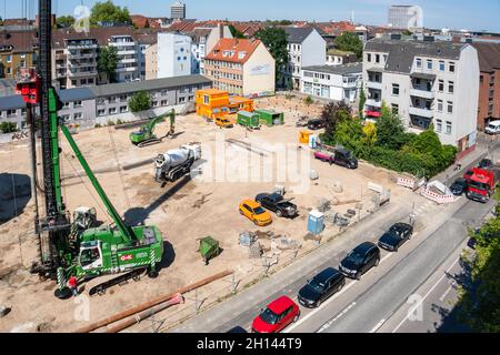 Eine Baustelle in der City von Kiel auf der zunächst eine Pfahlgründung für das Funament erstellt wird