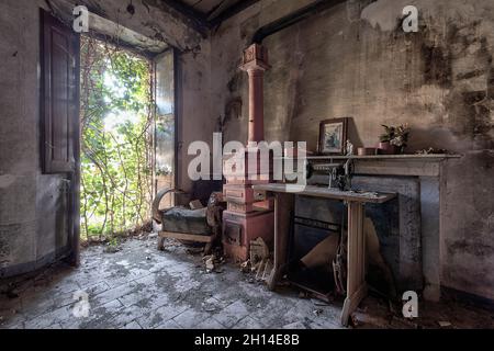 Old kitchen. In an abandoned house. Urbex in Italy. Stock Photo