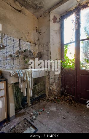 Old kitchen. In an abandoned house. Urbex in Italy. Stock Photo