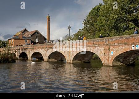 Tramway Bridge is a redbrick structure built over the River Avon in 1823 to carry the horse tramway which connected the wharves at Stratford upon Avon Stock Photo