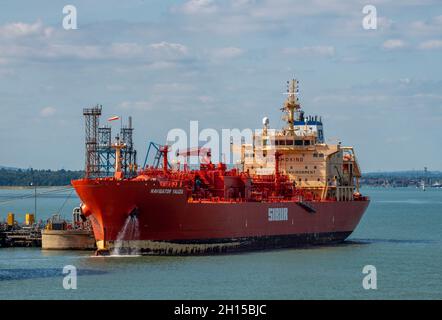 fawley refinery, gas tanker, gas ship, oil refinery, marine terminal, gas carrying tanker, fawley oil refinery, southampton docks, petrochemical plant. Stock Photo